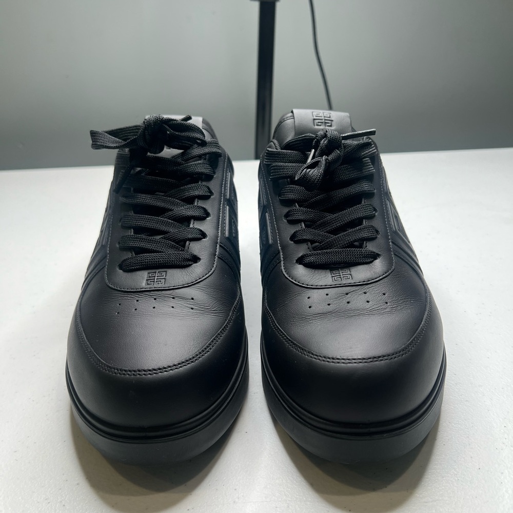 Givenchy G4 Logo Sneakers Worn Once Great Condition Box✅